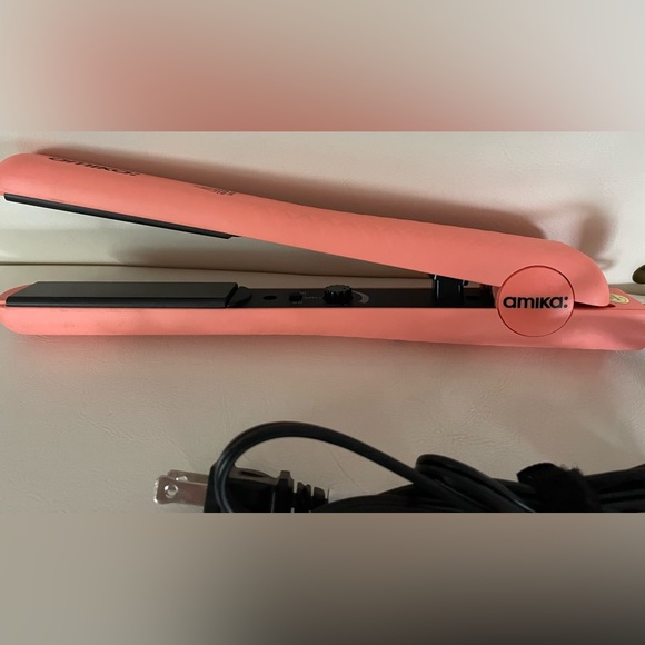 amika Strand Perfect Ceramic Styler 1.25” Flat Iron - Picture 2 of 7